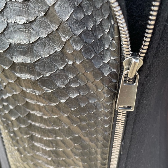 Cashmere/wool & Python Jacket. - Picture 5 of 10